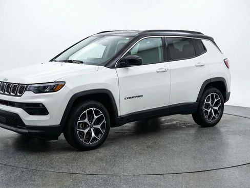 Used 2025 Jeep Compass Limited AWD/4WD image 3