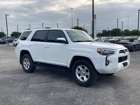 Used 2024 Toyota 4Runner SR5 AWD/4WD image 3