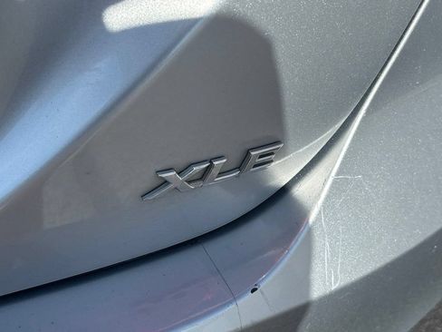 Used 2018 Toyota Camry XLE FWD image 33