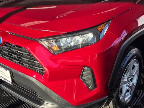 Used 2021 Toyota RAV4 LE image 10