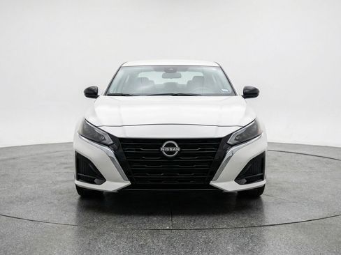 Used 2025 Nissan Altima 2.5 SV image 2