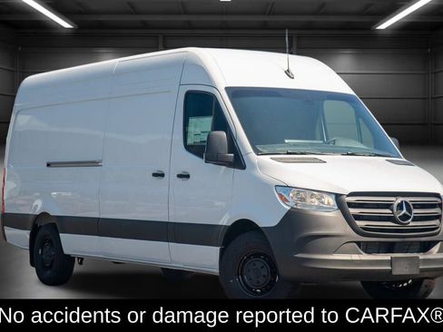 Used 2024 Mercedes-Benz Sprinter 2500 image 2