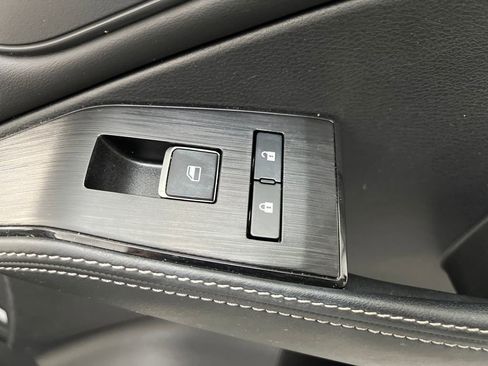 Used 2025 Nissan Rogue SL w/ Tech Package image 25