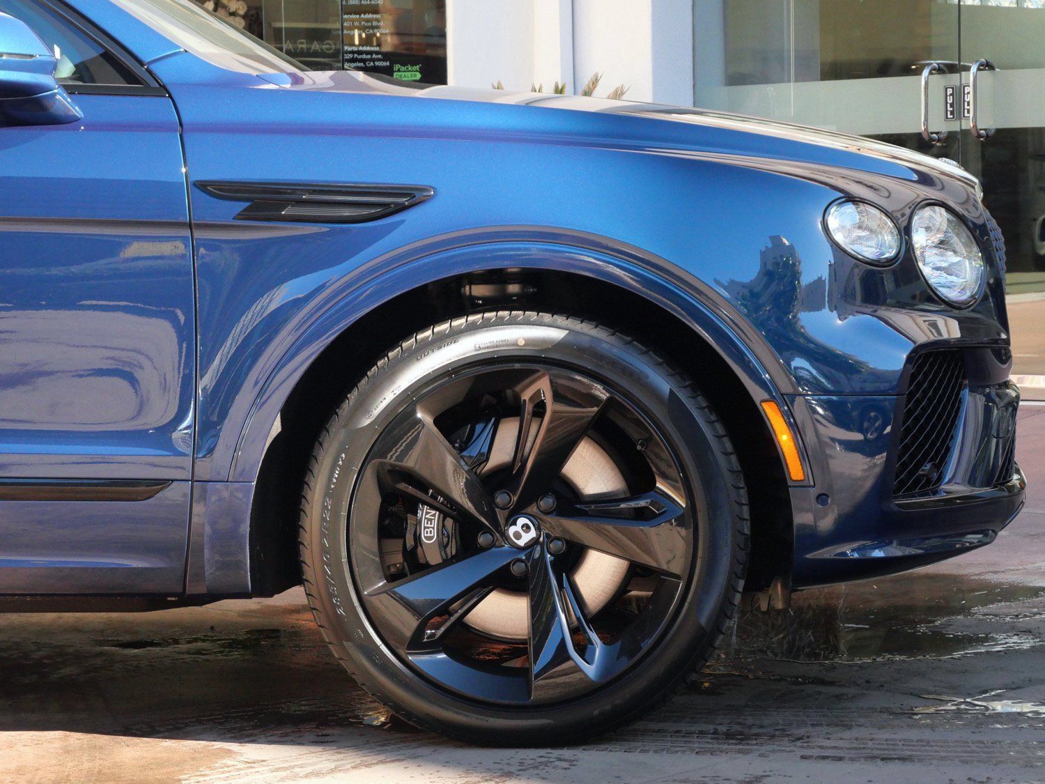 Used 2025 Bentley Bentayga Extended Wheelbase AWD/4WD image 6