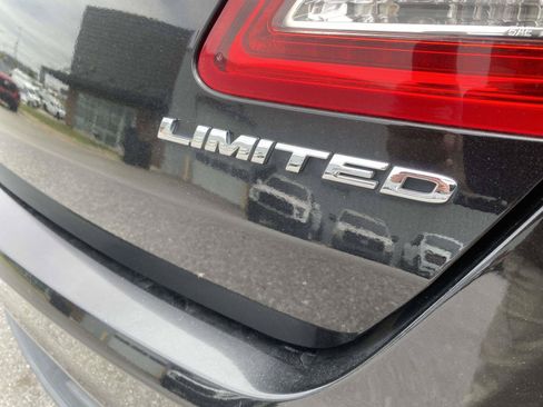 Used 2015 Ford Taurus Limited FWD image 10