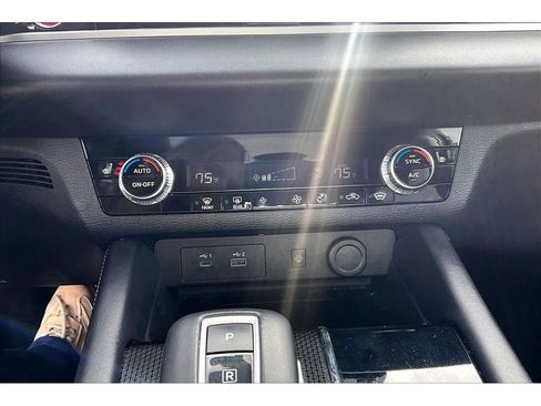 Used 2024 Mitsubishi Outlander Ralliart image 25