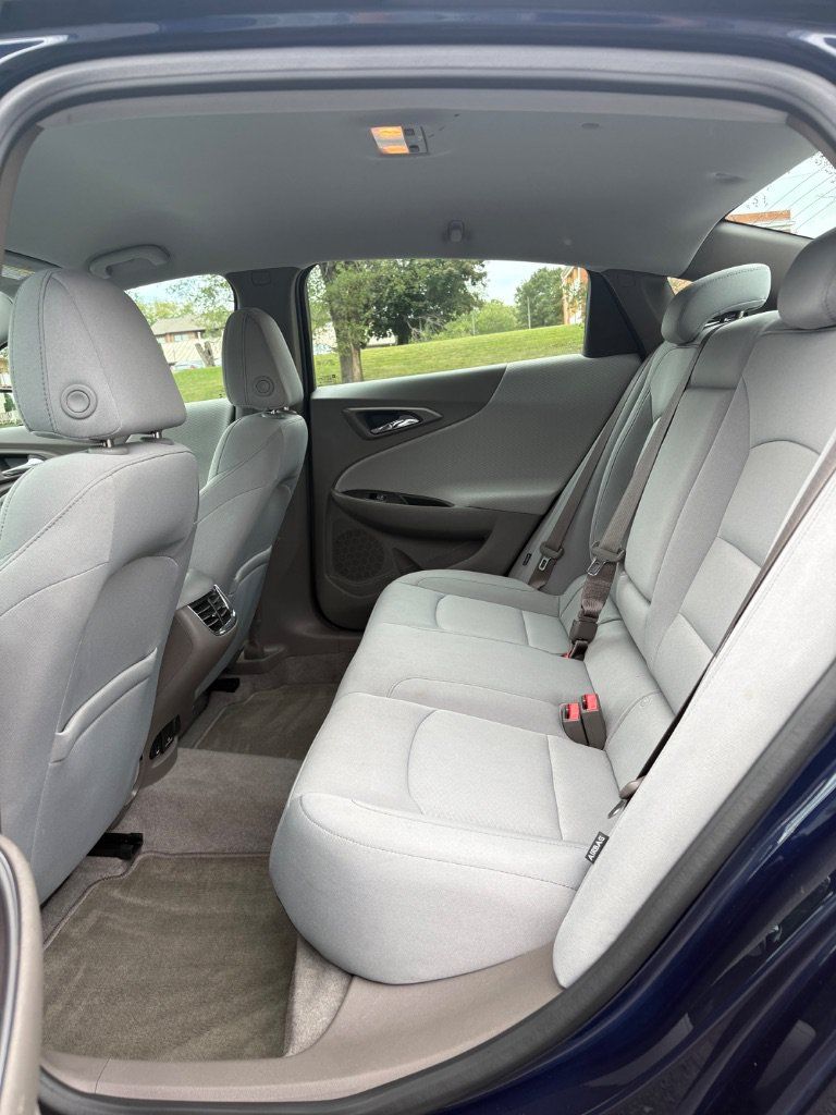 Used 2018 Chevrolet Malibu LT FWD image 23
