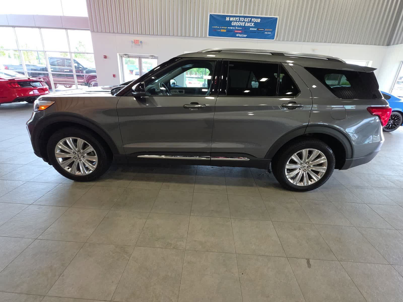 Used 2024 Ford Explorer Limited w/ Equipment Group 301A AWD/4WD image 13