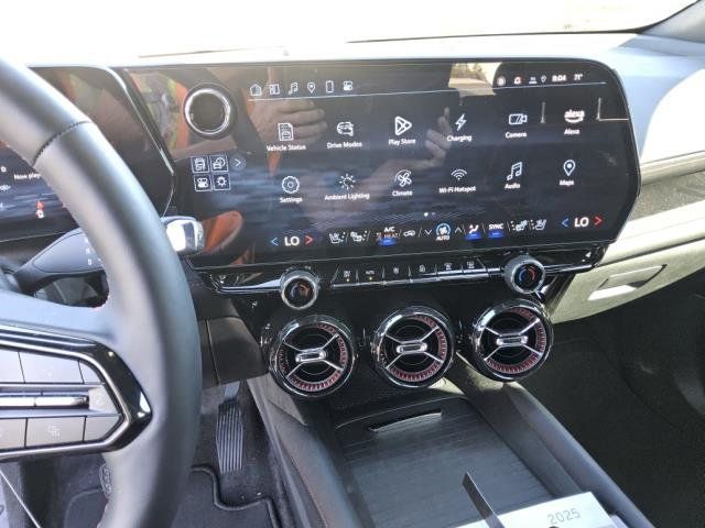 Used 2025 Chevrolet Blazer EV RS RWD image 3