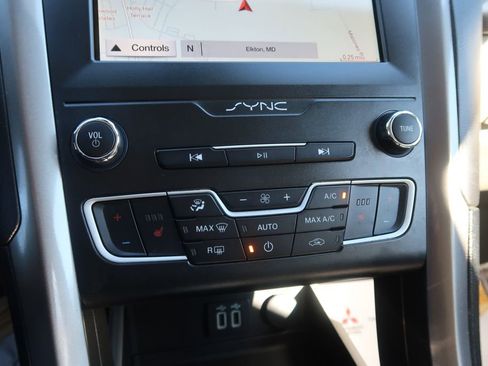 Used 2019 Ford Fusion SE image 35