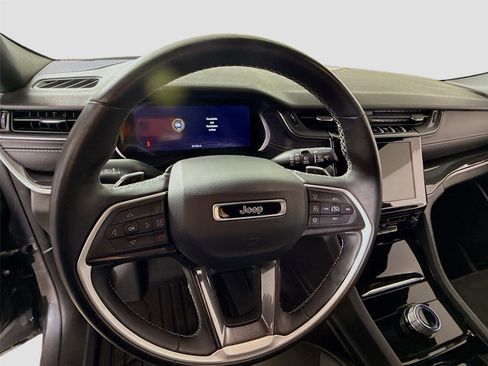 Used 2022 Jeep Grand Cherokee Altitude image 5