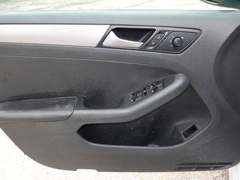 Used 2016 Volkswagen Jetta SE FWD image 14