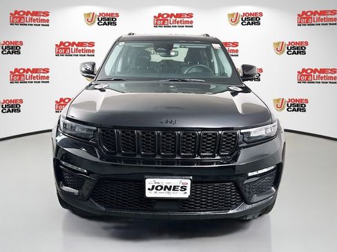 Used 2023 Jeep Grand Cherokee Limited w/ Black Appearance Package AWD/4WD image 12