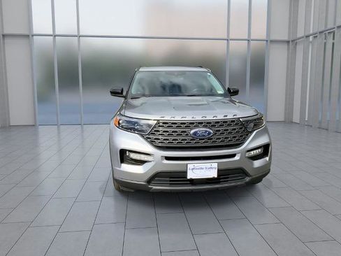 Certified 2022 Ford Explorer XLT w/ Equipment Group 202A image 3