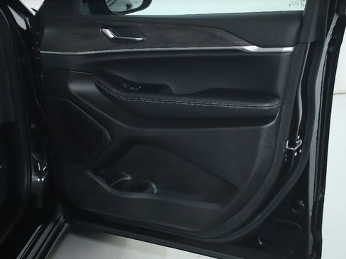 Used 2025 Jeep Grand Cherokee Limited w/ Luxury Tech Group II AWD/4WD image 33