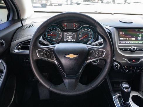 Used 2018 Chevrolet Cruze LT w/ Convenience Package FWD image 14