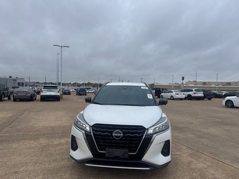 Certified 2023 Nissan Kicks SR w/ SR Premium Package image 4