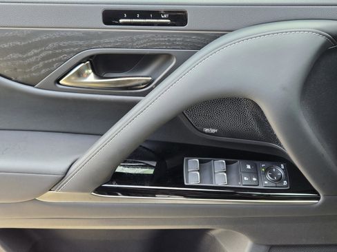 New 2026 Lexus LX 700h Luxury image 16