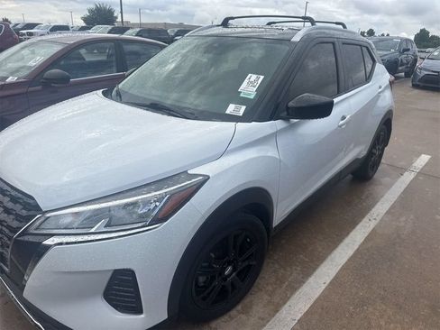 Used 2021 Nissan Kicks SV w/ Exterior Package FWD image 1
