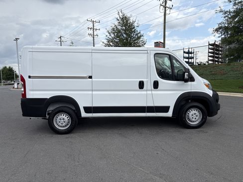 Used 2025 RAM ProMaster 2500 w/ Convenience Group FWD image 10