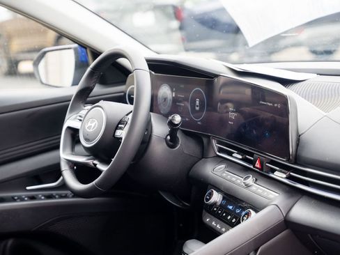 Certified 2024 Hyundai Elantra SEL w/ Convenience Package image 11