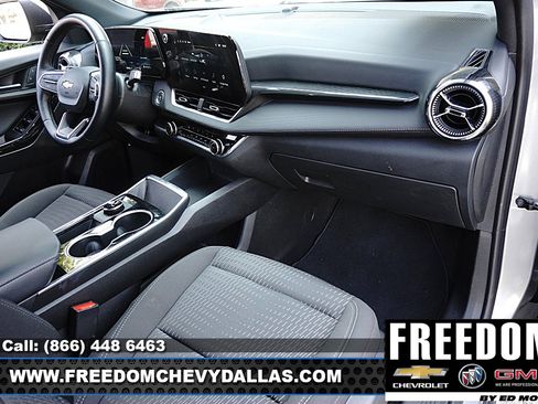 Used 2026 Chevrolet Equinox LT FWD image 8