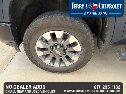 Used 2022 Chevrolet Silverado 2500 Custom w/ Custom Value Package AWD/4WD image 10