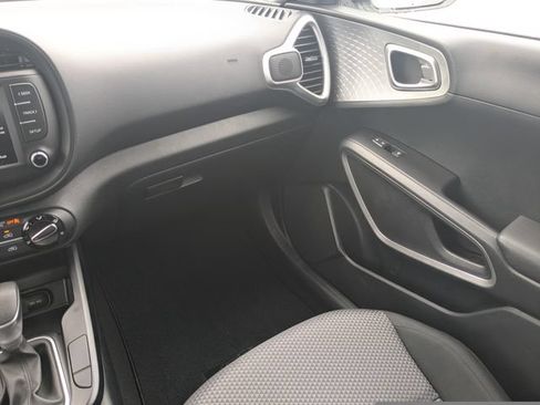 Certified 2025 Kia Soul LX w/ LX Technology Package FWD image 15