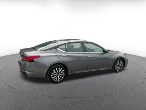 Used 2025 Nissan Altima 2.5 SV FWD image 15