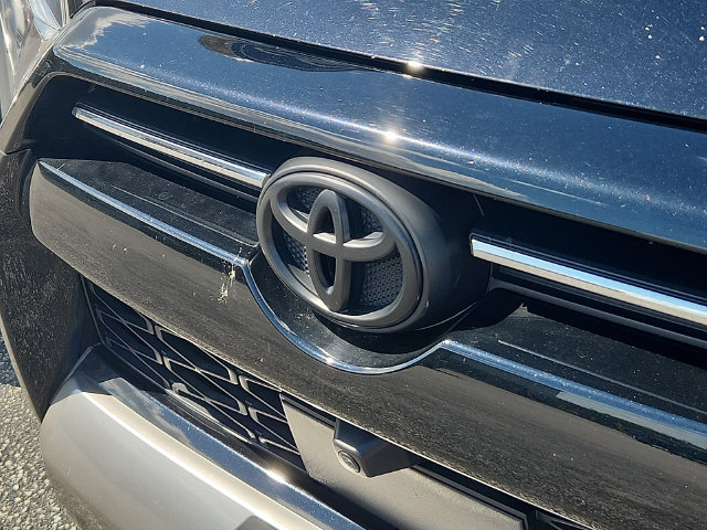 Used 2022 Toyota 4Runner TRD Off-Road Premium AWD/4WD image 4