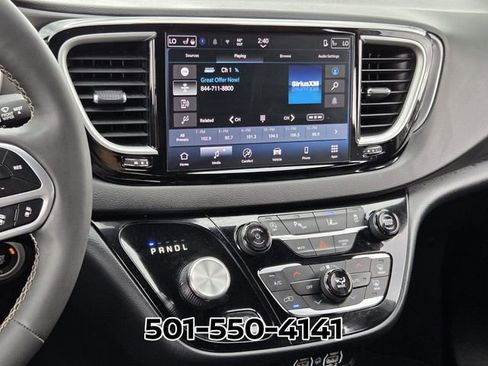 Used 2025 Chrysler Pacifica Select FWD image 21