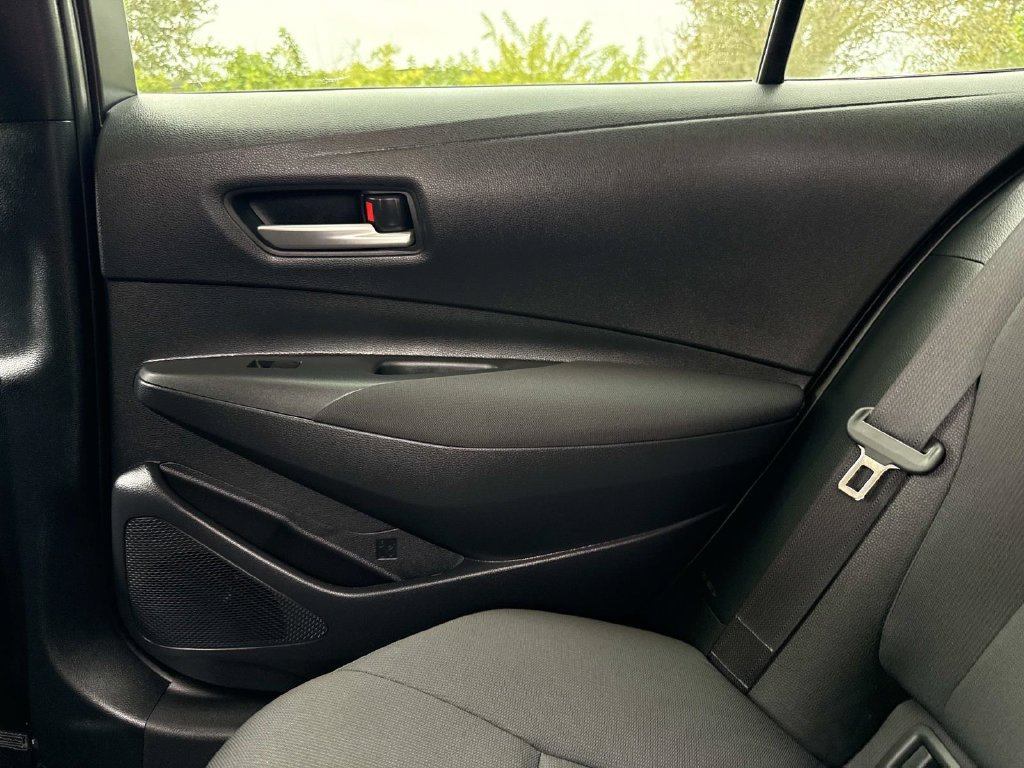 Used 2021 Toyota Corolla LE FWD image 17