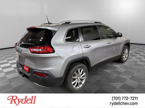 Used 2018 Jeep Cherokee Limited w/ Trailer Tow Group AWD/4WD image 3