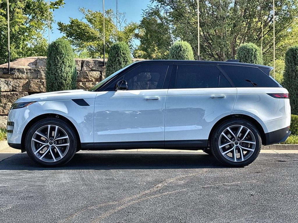 New 2027 Land Rover Range Rover Sport SE AWD/4WD image 2