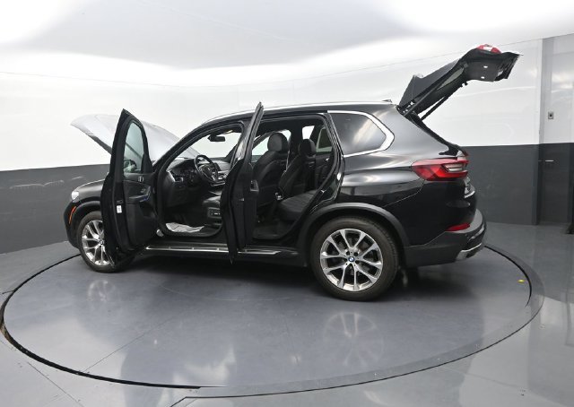 Used 2023 BMW X5 xDrive40i w/ Premium Package AWD/4WD image 34