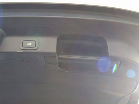 Used 2017 Jaguar F-PACE Prestige image 17