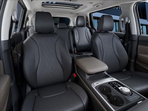 New 2026 Kia Carnival SX image 15