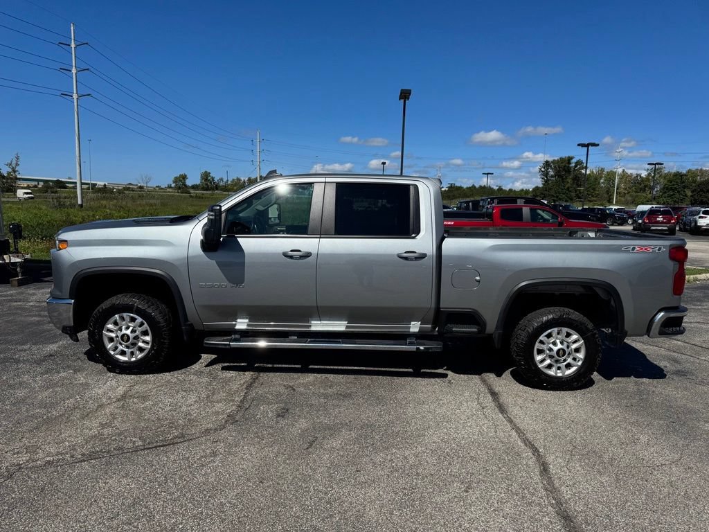 Used 2025 Chevrolet Silverado 2500 LT w/ Convenience Package AWD/4WD image 4