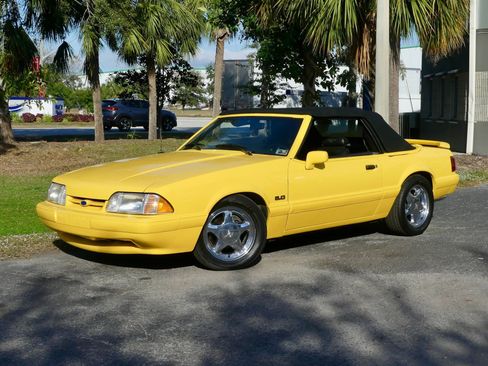 Used 1993 Ford Mustang LX image 3