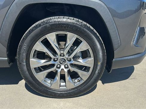 Used 2020 Toyota RAV4 XLE Premium FWD image 16