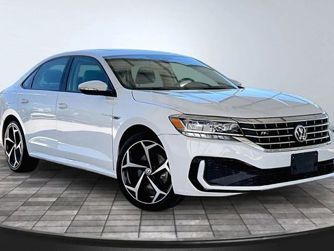 Used 2020 Volkswagen Passat 2.0T R-Line FWD image 3