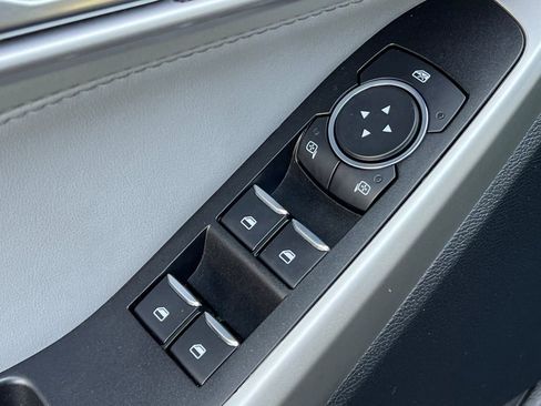 Used 2022 Ford Explorer XLT w/ Equipment Group 202A image 14