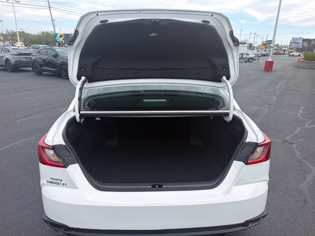 Used 2025 Toyota Camry SE FWD image 15