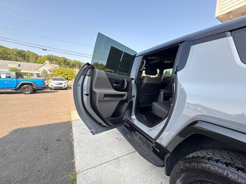 Used 2025 GMC Hummer EV 2X AWD/4WD image 48