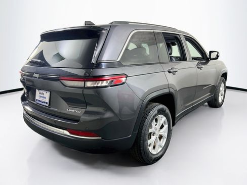 Used 2023 Jeep Grand Cherokee Limited w/ Trailer Tow Prep Group (B) AWD/4WD image 5
