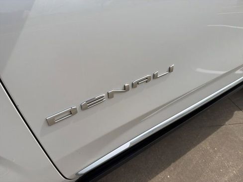 Used 2022 GMC Yukon Denali image 5