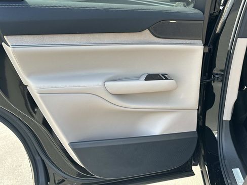 New 2025 Volvo EX90 Ultra w/ Protection Package Premier image 16