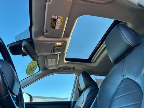 Used 2020 Toyota Highlander XLE image 22