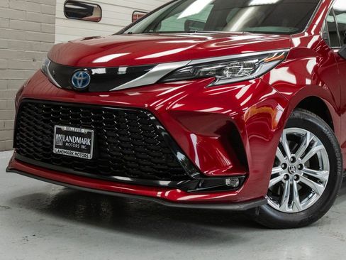 Used 2022 Toyota Sienna XSE w/ XSE Plus Package AWD/4WD image 14