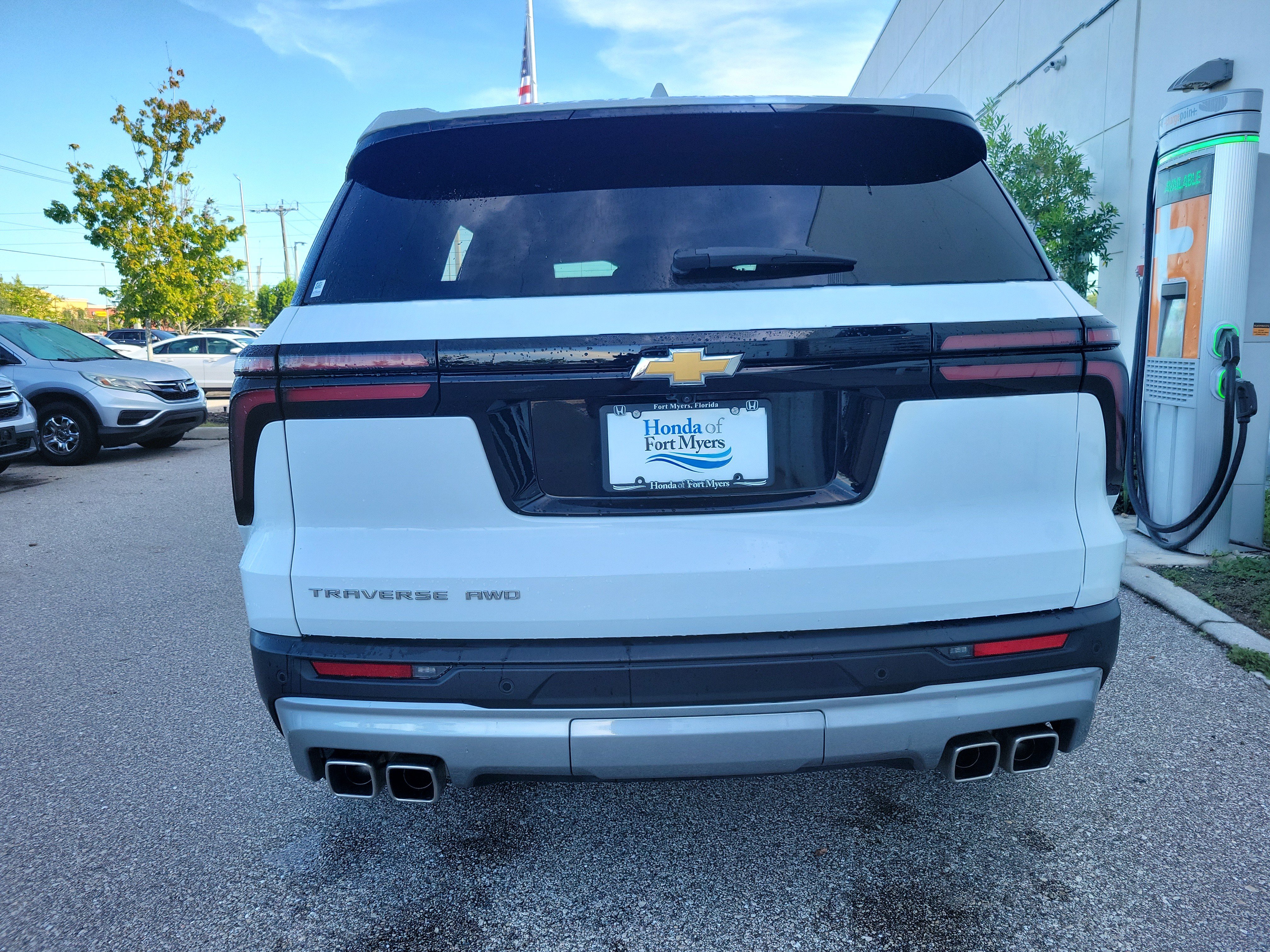 Used 2025 Chevrolet Traverse LT AWD/4WD image 5
